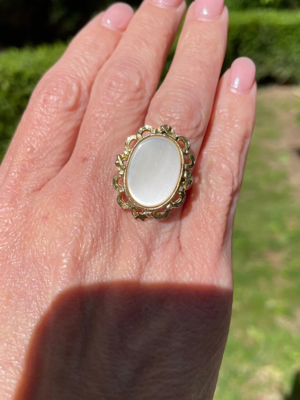 Vintage Scalloped Filigree Ring with Mother of Pearl and Split Adjustable Band - Picture 7 of 7